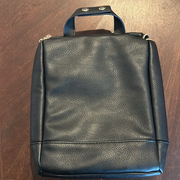 Itzy Ritzy Chill Like A Boss Bottle Bag in Jetsetter Black - Picture 10 of 10